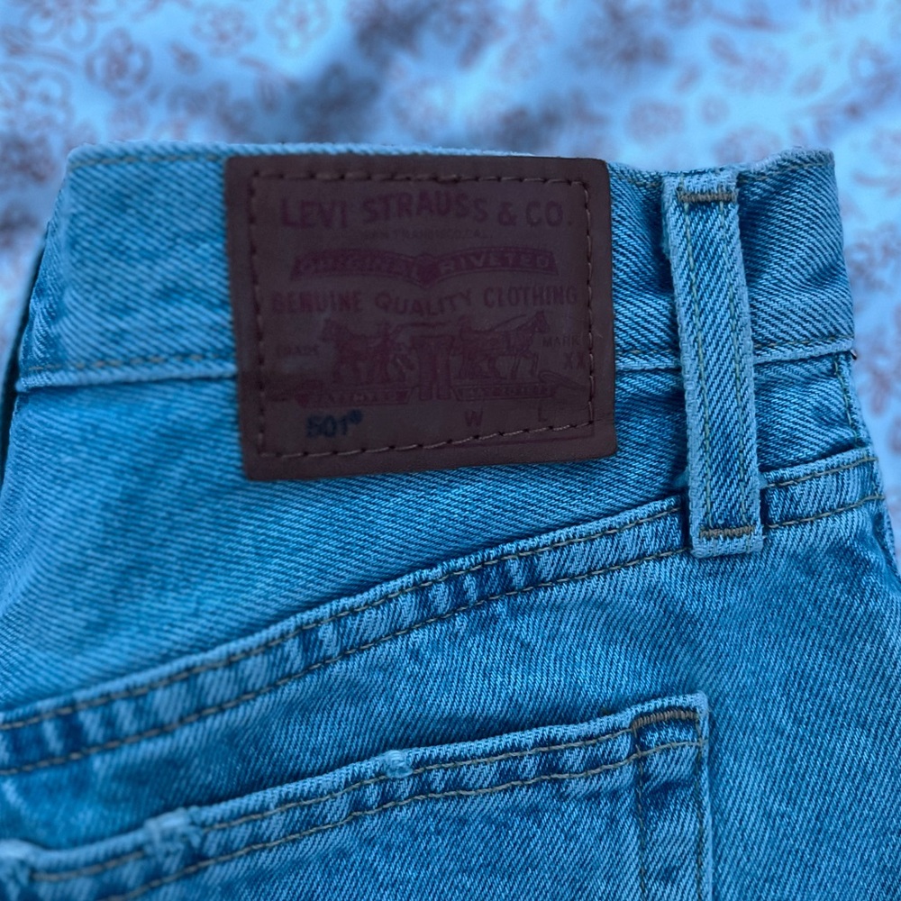 LEVIS SHORTS!!! - Picture 2 of 4